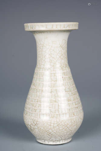 CELADON GLAZED SMALL VASE WITH CRACKLE PATTERNS