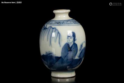 A BLUE AND WHITE MOLDED 'FIGURAL' PORCELAIN SNUFF BOTTLE