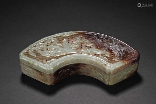 CELADON AND RUSSET JADE FAN-SHAPED BOX