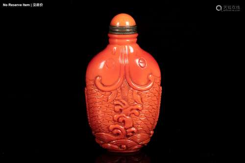 A CARVED 'FISH' SNUFF BOTTLE