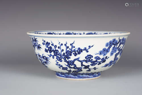 BLUE AND WHITE 'FLOWERS' BOWL