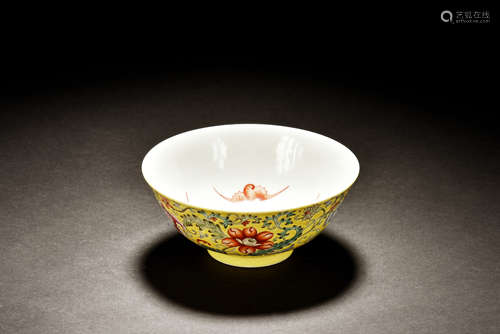 FAMILLE ROSE AND YELLOW GROUND 'FLOWERS' BOWL