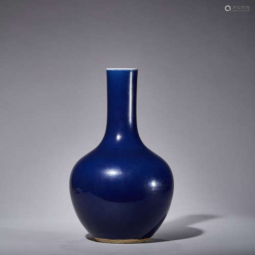 清十八世纪 霁蓝釉天球瓶