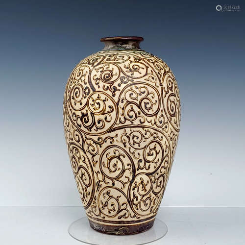 A Chinese Jizhou Kiln Porcelain Vase