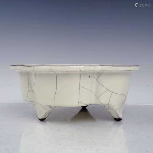 A Chinese Royal Kiln Porcelain Washer Pot