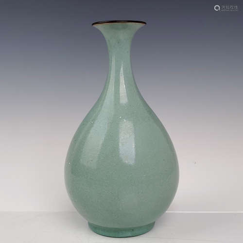 A Chinese Ru Kiln Porcelain Vase