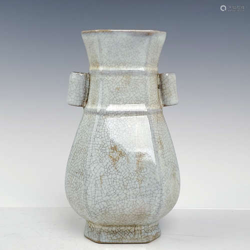 A Chinese Ru Kiln Porcelain Vase