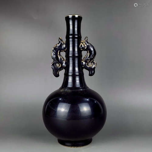 A Chinese Ding Kiln Porcelain Double Ears Vase