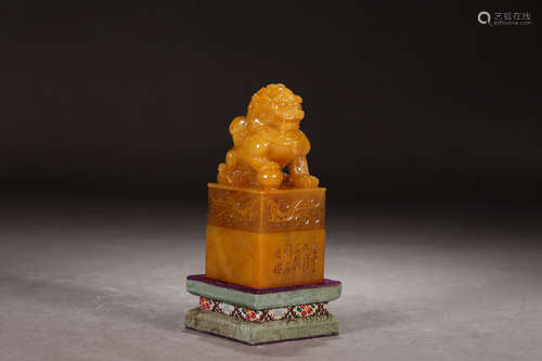 A Chinese Shoushan Tianhuang Stone Carved Lion Seal