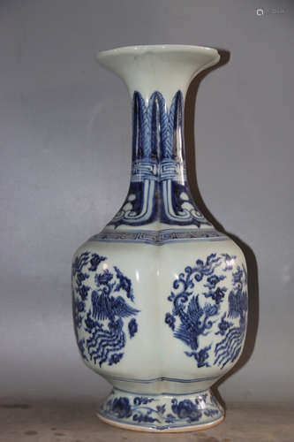 A Chinese Blue and White Floral Porcelain Vase