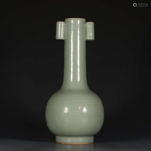 A Chinese Longquan Kiln Porcelain Double Ears Vase