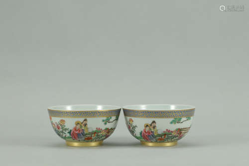 A Pair of Chinese Famille Rose Figure Painted Porcelain Bowls