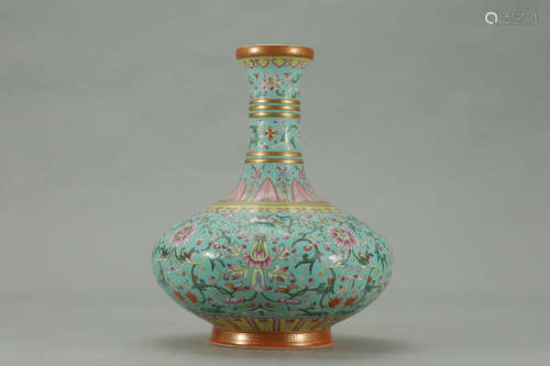 A Chinese viridis Famille Rose  Twine Pattern Porcelain Vase