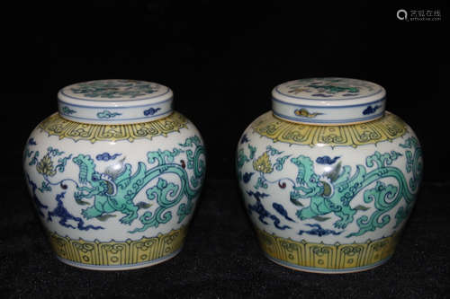 A Chinese Blue and White Floral Porcelain Caddy