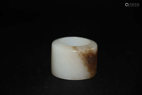 A Chinese Hetian Jade Thumb Ring