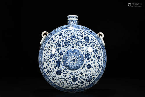 A Chinese Blue and White Floral Porcelain Pot