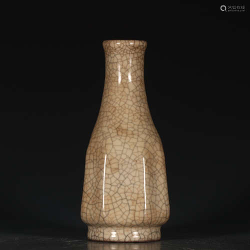 A Chinese Ge Kiln Porcelain Vase