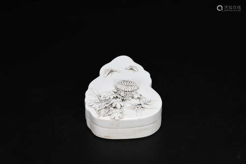 A Chinese Floral Carved Porcelain Compact Seal Box