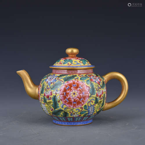 A Chinese Yellow Enamel Floral Porcelain Pot