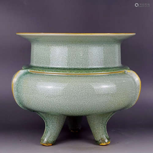 A Chinese Longquan Kiln Porcelain Incense Burner