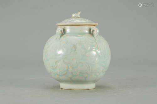 A Chinese Hitian kiln Floral Carved Porcelain Jar with Cover