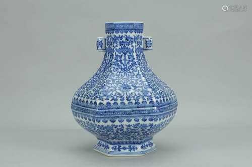 A Chinese Blue and White Floral Porcelain Hexagon Vase