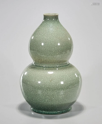 Chinese Green Crackle Glazed Porcelain Gourd Vase