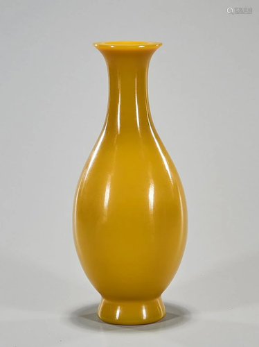 Chinese Butterscotch Beijing Glass Vase