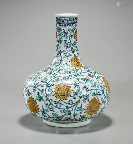 Chinese Enameled porcelain vase