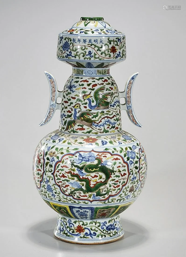 Chinese Wucai Porcelain Vase