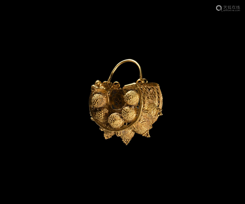 Byzantine Gold Horseshoe-Shaped Earring