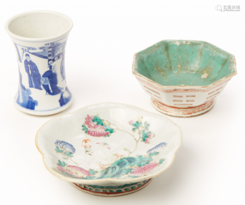 A GROUP OF CHINESE PORCELAIN WARES