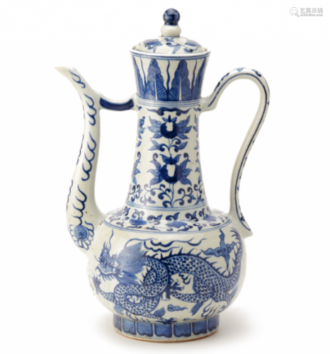 A LARGE BLUE AND WHITE PORCELAIN EWER