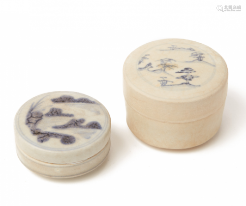 TWO CIRCULAR BLUE AND WHITE PORCELAIN COSMETIC BOXES