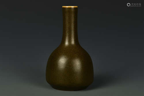 TEA-DUST GLAZED VASE QING DYNASTY