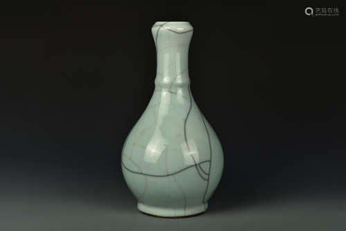 GUAN VASE QING DYNASTY