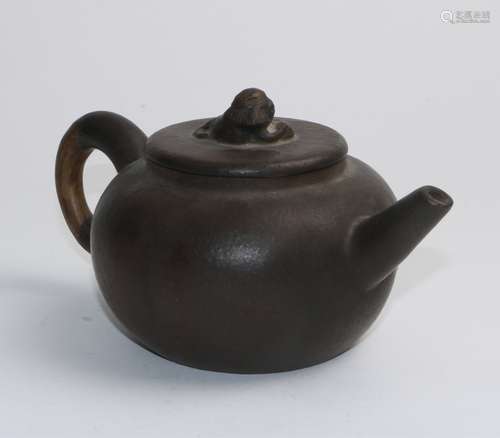 YIXING GLAZED TEA-POT QING DYNASTY