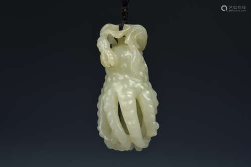 WHITE JADE FIGURED CITRON QING DYNASTY