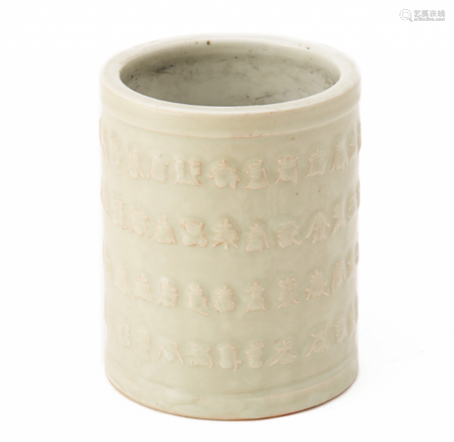 A CELADON GLAZED CALLIGRAPHY BRUSH POT