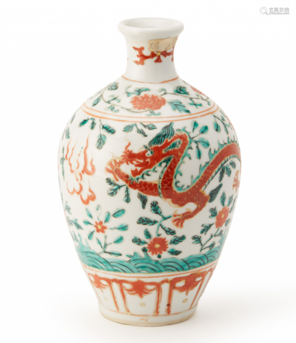 A RED AND GREEN ENAMELLED DRAGON AND PHOENIX VASE