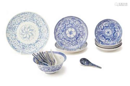 A GROUP OF BLUE AND WHITE PLATES / SPOONS AND A BOWL