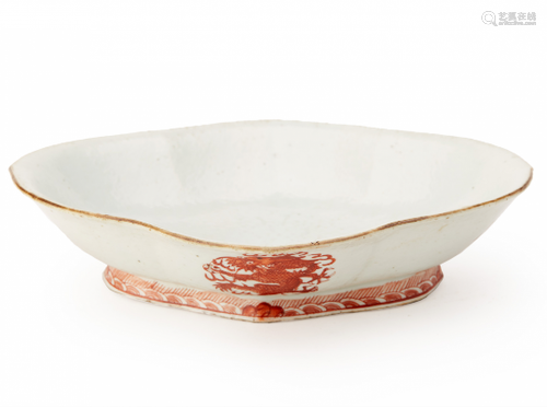 AN IRON RED PORCELAIN 'DRAGON' DISH