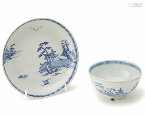 A ‘NANKING CARGO’ BLUE AND WHITE PORCELAIN TEABOWL AND SAUCER DISH