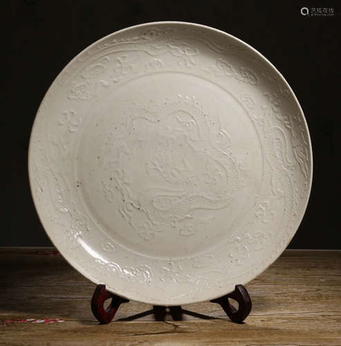 A SHUFU GLAZE DRAGON PATTERN PLATE