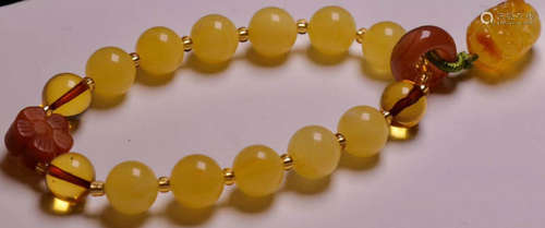 AN AMBER STRING BRACELET