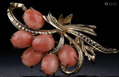 A GILT SILVER&CORAL CASTED BROOCH