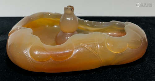 AN AGATE CARVED INCENSE HOLDER