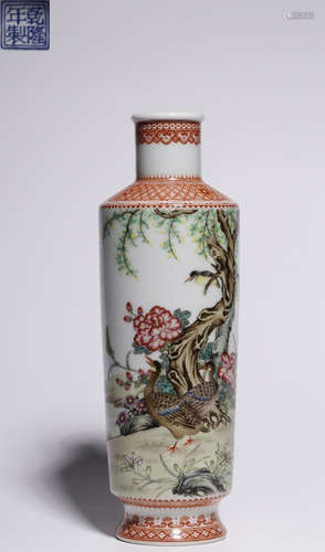 A FAMILLE ROSE GLAZE VASE WITH BIRD PATTERN