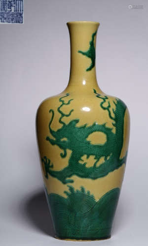 A YELLOW&GREEN GLAZE VASE