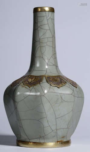 A GUAN GLAZE LONG NECK VASE WITH GILT SILVER